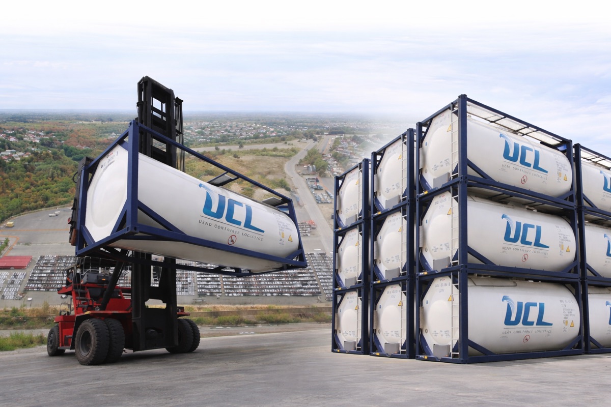 Reach Stacker and ISO Tank Stacking Terminal